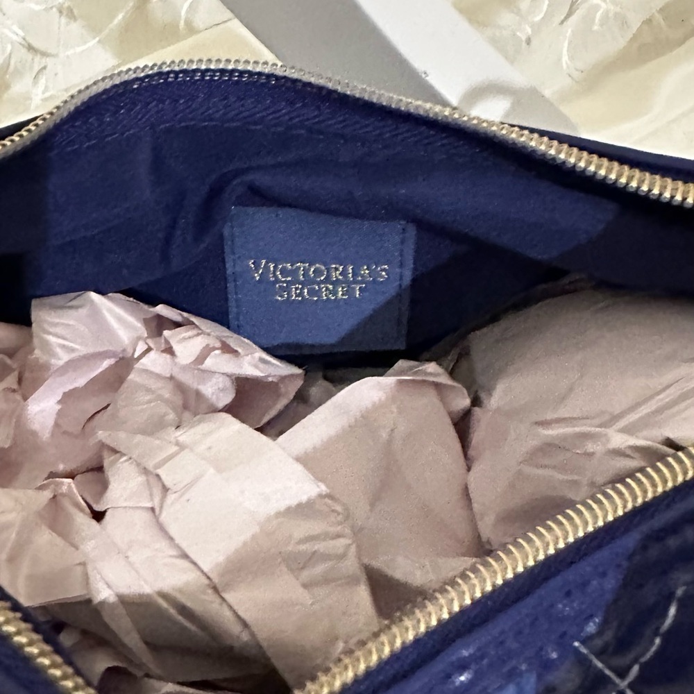 Victoria’s Secret Quilted Navy Blue Shoulder Bag w/ Heart Charm Y2K Vintage - Picture 3 of 6